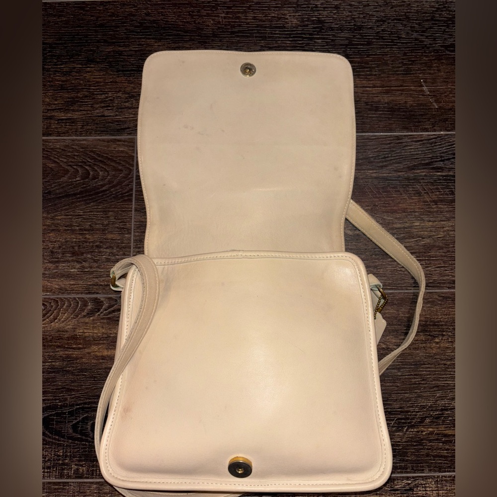 Vintage COACH Tribeca 9092 Beige Leather Flap Shoulder Bag- 1998 - Picture 6 of 8